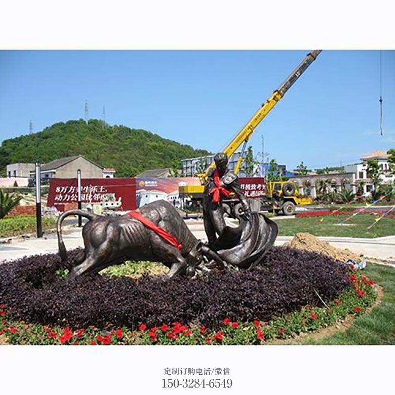 白钢黄牛雕塑 公园景观动物牛雕塑供求 现代黄牛雕塑定制